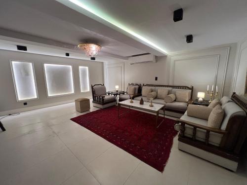 Al Jubail Apartamento | Enjoy a quiet stay with a high view and complete privacy