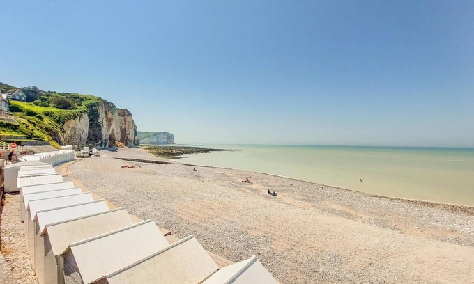 Fatouville-Grestain Apartamento | Enjoy a relaxing vacation in this vacation apartment.