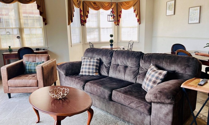 Bartlett Casa | Enjoy Amazing Views @ 1BR Chateâu w/ 1 King + Sofa