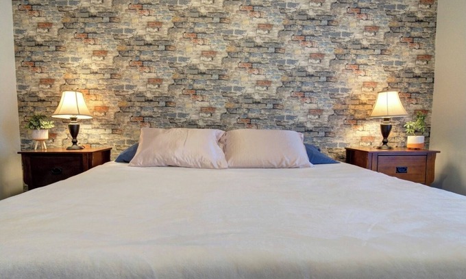 Calgary Casa | Enjoy calm suburbs of Calgary Alberta with quick access to the Rocky Mountains