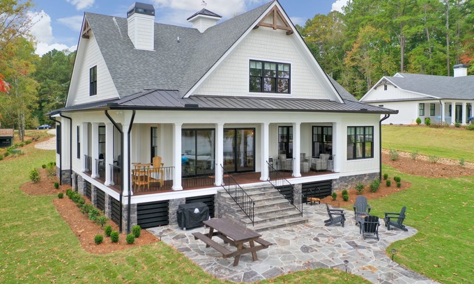 Lake Oconee Casa | Enjoy Fall At The Lake!! Crisp Air, Cozy Fires, Changing Leaves, and FOOTBALL!!