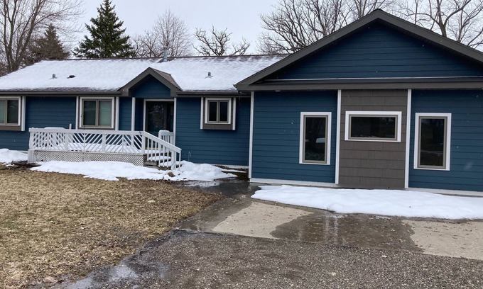 Pelican Rapids Cabina | Enjoy lake life on beautiful Lake Lizzie!
