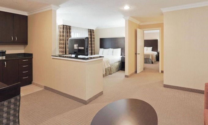Shoreview Casa | Enjoy modern amenities at our room located near the CalTrain