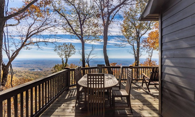 Big Canoe Casa | Canoe Believe It - Enjoy mountain views, cook out on the Weber grill & relax!