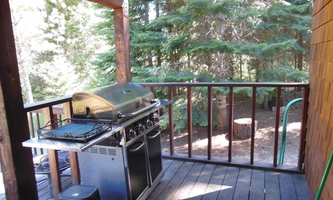 Garden Valley Condominio | Enjoy Privacy in the Pines, Close to Golf Course