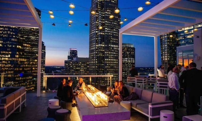 Charlotte Casa | Enjoy Spring in Luxury Modern, Located in the Heart of City. Pet friendly!