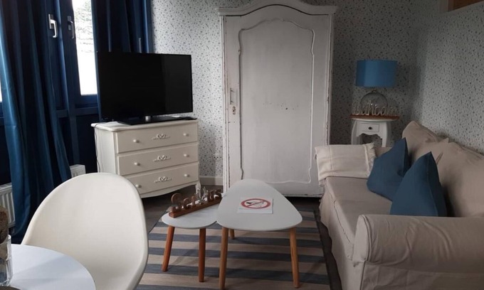 Hamburg-Barmbek Apartamento | Enjoy the maritime atmosphere of this two-room apartment in Hamburg-Sasel.