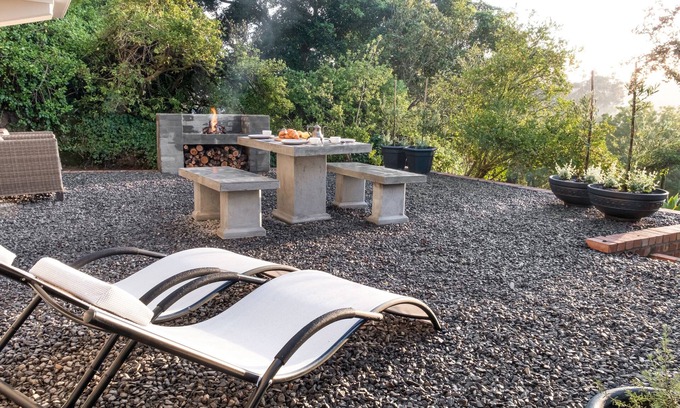 Stellenbosch Apartamento | Enjoy the privacy of your own wood fired hot-tub, barbecue & breathtaking views.