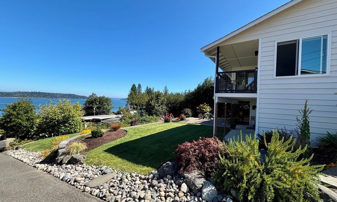 Manchester Casa | Spacious 4-bedroom home with gorgeous view of Puget Sound in serene Port Orchard