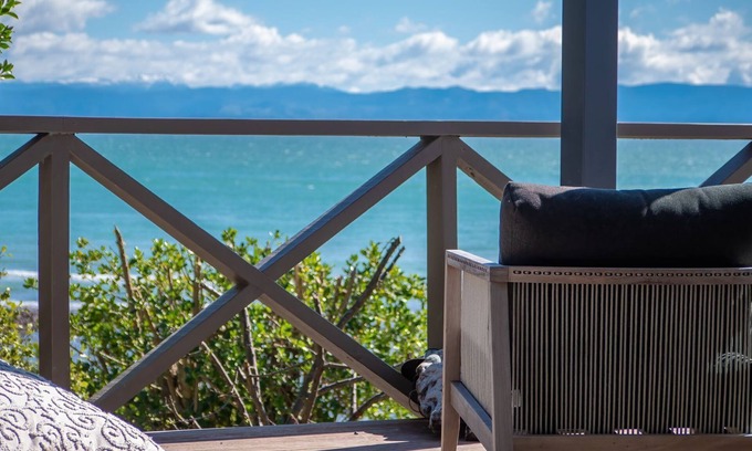 Nelson Region Cabaña | Enjoy this gorgeous cottage in island paradise with stunning ocean views