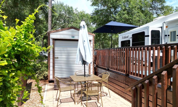 Salt Springs Casa | Enjoyable 1 bedroom RV - Resort with Lake access and Community Pool