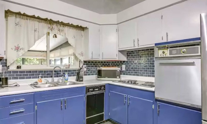 Monroeville Casa | Enjoyable 4-bedroom house with AC in Monroeville