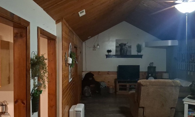 Danville Casa | Enjoyable barn with AC in charming Danville