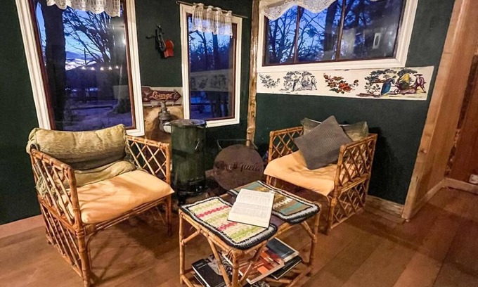 Tolhuin Cama Y Desayuno | Enriqueta lugar a 200mt del lago khami hospedaje, restaurante y patio cervecero.