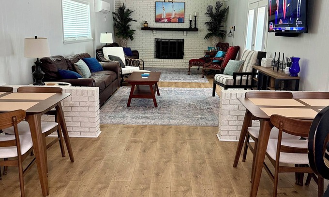 Long Beach Casa | Entertainment & Location- Something for Everyone!