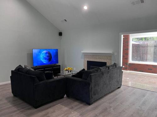 Modesto Casa | Entire 3 BR & 2 BA house for business and family