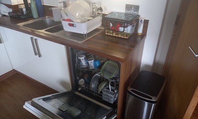 Longcroft Apartamento | Entire Apartment sleeps up to five available Ed' Festival 5 miles city centre