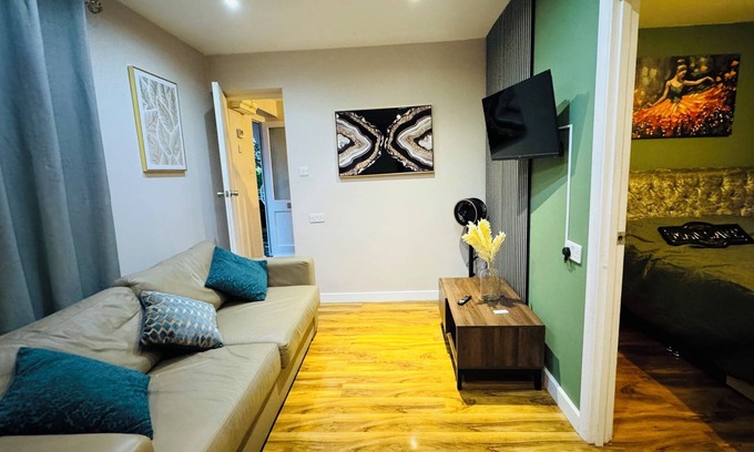 St. Helier Apartamento | ENTIRE APARTMENT WITH GARDEN AND PARKING GREATER LONDON 10 MINUTES TO WIMBLEDON