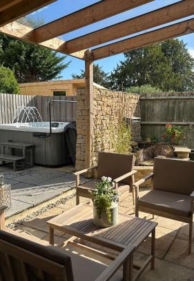 Carterton Casa | Entire Cotswolds barn retreat