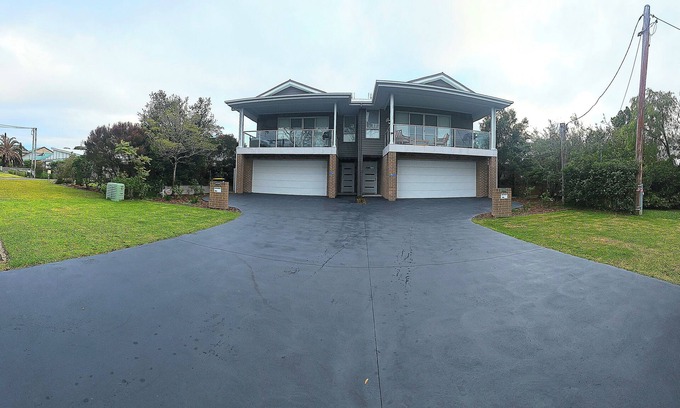 Callala Bay Casa | Entire Duplex perfect for 2 families, 400 mtres to clear waters of Jervis Bay