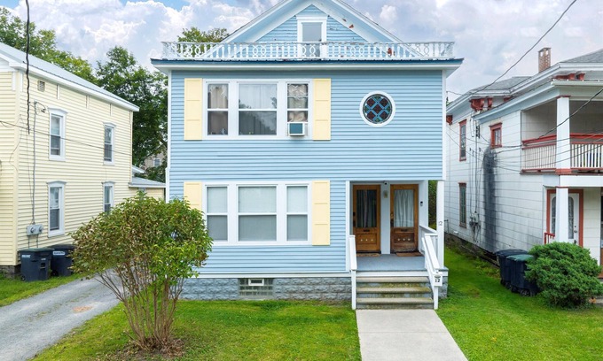 Oneonta Casa | Entire duplex - Two Families - Baseball Complex - 5 minute walk to Downtown