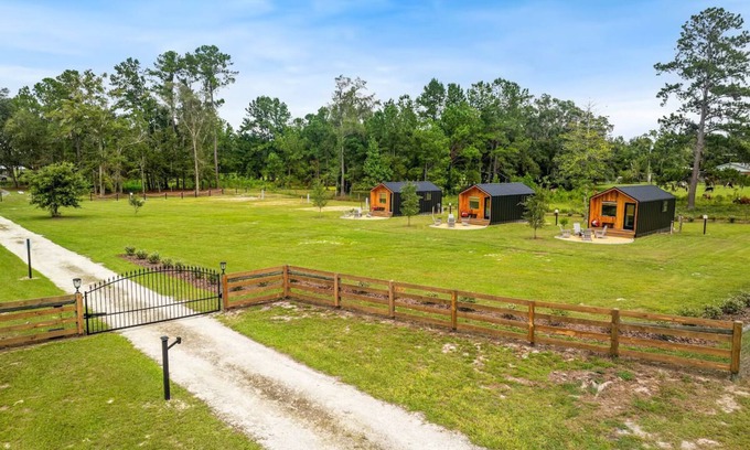 Lake City Apartamento | Entire Farm Retreat Nearby Springs with 3 Cabins