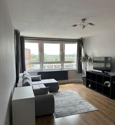 West Ham Apartamento | Entire flat with big living room, bedroom, balcony
