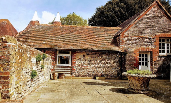 Pevensey Cabaña | Entire Guest House. Cosy, self contained & rural.