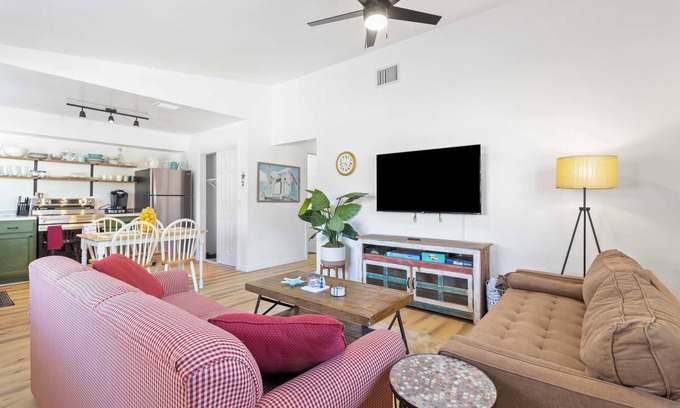 Crystal River Casa | Entire Home - Either Oar - Mins to DT - AC - King Bed - Scalloping & More