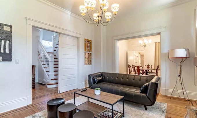 Deer Park Casa | Entire Home in the Highlands on Bardstown RD - Onsite Parking