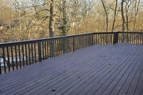 Nixa Casa | Entire Home w/ Free Wi-Fi, Garage, Deck, Yard
