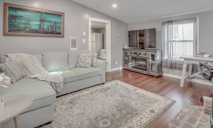 Middleton Casa | Entire Homestay with Cozy winter Fire Pit