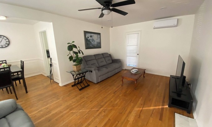 Baldwin Park Casa | Entire House 900 S.F. 2 bed/ 1 bath 15 mins from DownTown Los Angeles
