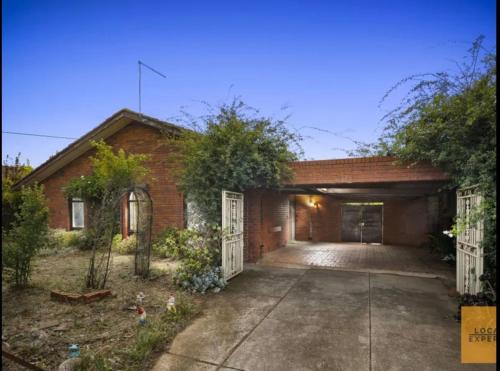 Melton Casa | Entire House close to Supermarket gym Restaurants