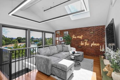 Somerville Casa | Entire House Free Parking Sleeps 26 MIT Harvard TD