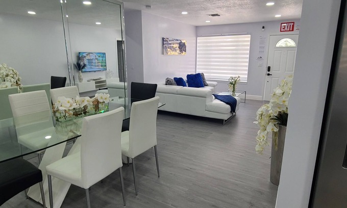 West Hollywood Villa | Entire house in Hollywood Fl close to Hard Rock hotel & Casino/Hard Rock Stadium