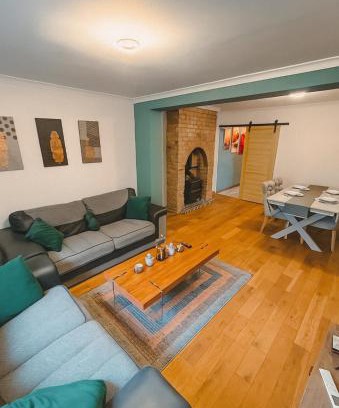 Birmingham Casa | Entire luxury house Free Parking accommodations for contractors and long stays