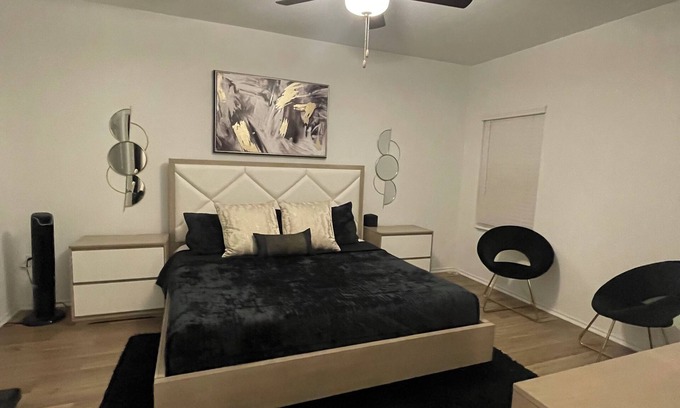 Del Valle Casa | Entire modern home, 4BR/2.5B, Near Airport & COTA