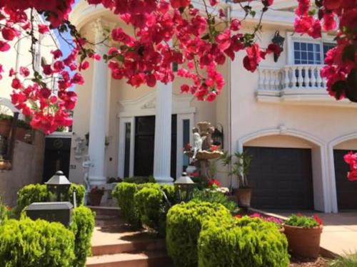 North of Montana Casa | Entire Second Flr - Santa Monica Luxury Roman Villa