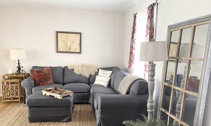 Bolivar Casa | Entire townhome 1/2 mile from historic Harpers Ferry