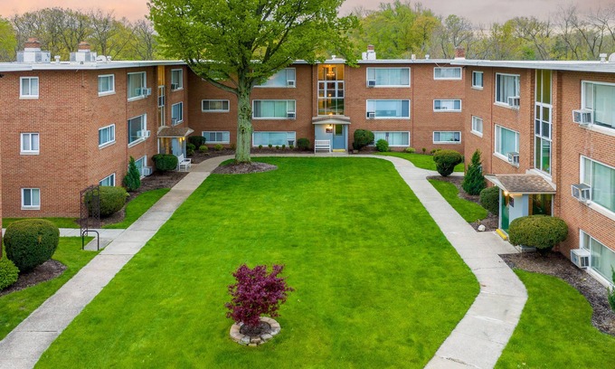 Fairview Park Apartamento | Entire Two-Bedroom Full Bath Full Kitchen Apt with parking @ Georgetown Villas!