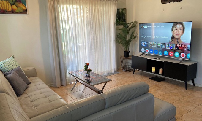 Bexley North Casa | Entire Two Storey House 4/5BR Close to Train Station Airport and Sydney CBD