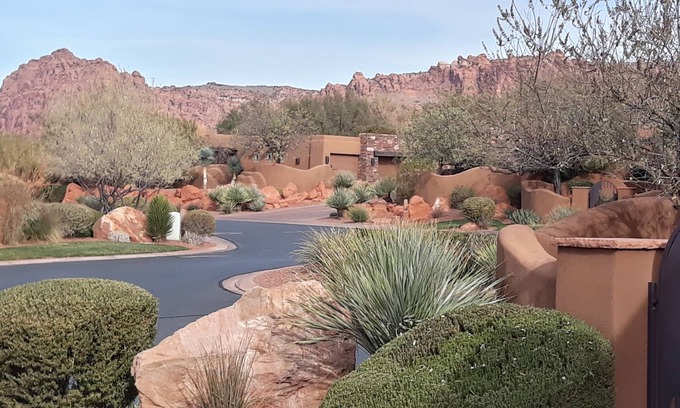 St. George Casa | Entrada 2 BR, 2BA Waterside Villa w/Full Kitchen & 2 Private Garages