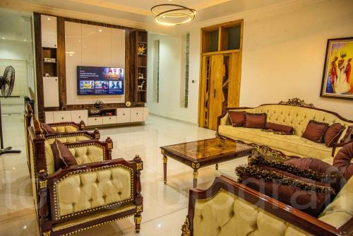 Independence Layout Apartamento | Enugu-LuxVilla 4 BEDROOM LUXURY DUPLEX