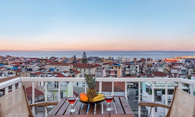 Zakynthos Town Apartamento | 'eolia Apartment' - Sea & City View Central Apt