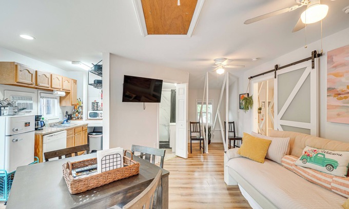 Brunswick Apartamento | Epic Brunswick Apartment with Deck!