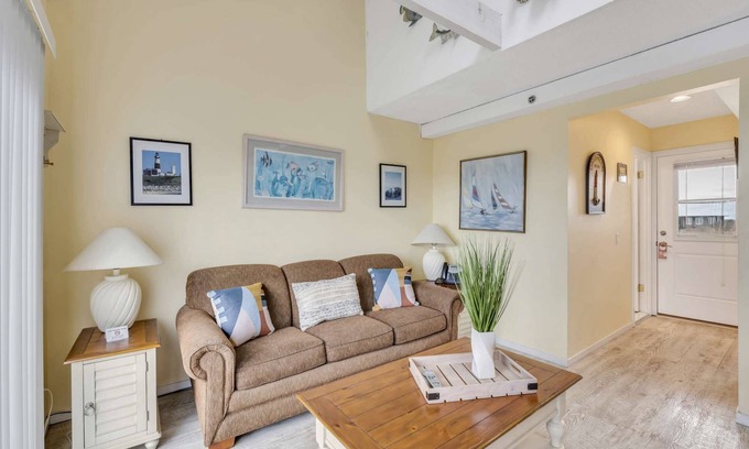 Napeague Apartamento | Epic Nearshore 1BRw/Loft+ Heated Pool&Tennis Club