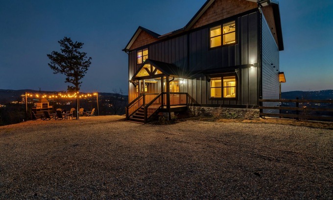 Gatlinburg Cabina | Epic View of Anakeesta! Sleeps 18! Sauna! Theatre!