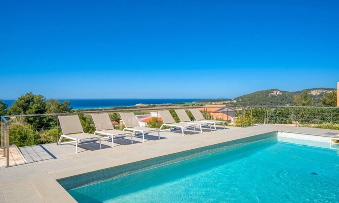 Sant Jaume Mediterrani Villa | Moderna Villa con preciosas vistas a la playa de Son Bou