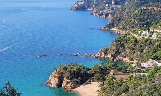 Canyet de Mar Villa | CASA ACOGEDORA 8 pax.TERRAZAS CON VISTAS AL MAR. PLAYA A 3 MINUTOS CAMINANDO.